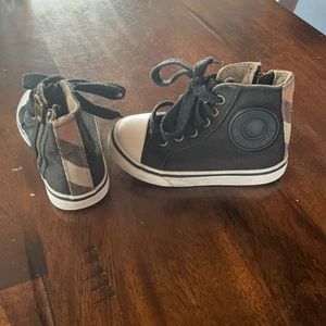 Burberry toddler shoes 7c